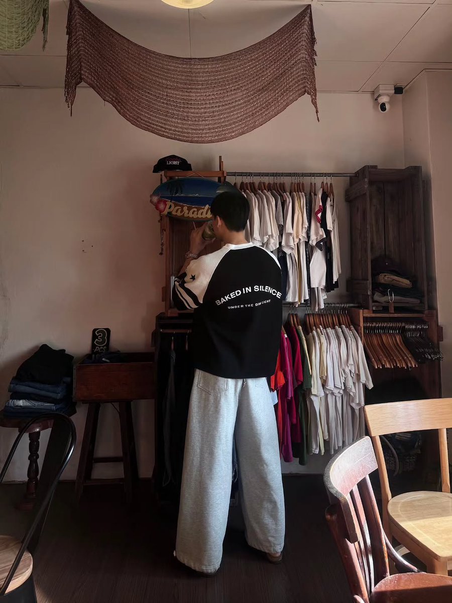 yinwarfamilysup's tweet image. วันก่อนมีน้องขายพวงมาลัยเดินมาทัก พี่เหมือนดาราเลยเหมือนบัส น้องรู้ได้ไงว่าพี่อยู่บัสมาก่อน "เธอบอกว่าชั้นเป็นน้าชาย"

IG: yinyin_anw 
#ANFxYIN #ANF #MidnightBakeryCollection 
#ANWYLL x #freakth #ANWYLLxFREAK
#yinyin_anw YIN Anan @yinyin_anw
#YINWAR #หยิ่นวอร์