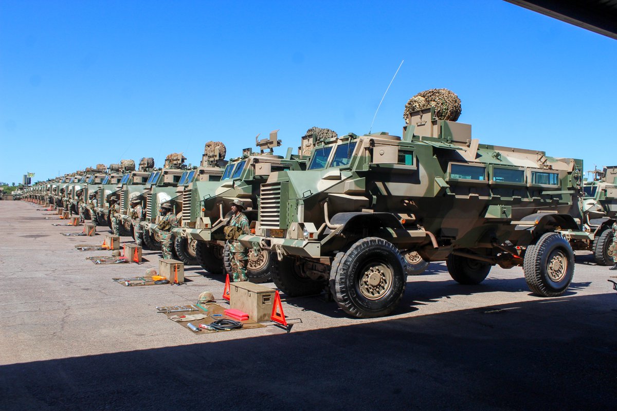 SANDF_ZA's tweet image. Exercise VUKUHLOME IV || Pre-Distinguished Visitors Day Stable Parade Snapshots 1

#SANDF
#SAArmy
#PrideOfLions
#ExerciseVUKUHLOME_IV