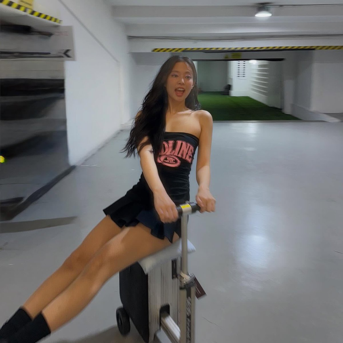 bini_nInI16's tweet image. Beautiful Jennie 😻 this is all yours, Lisa? 🤭

#JENLISA #PAASA 
HAHAHAHA