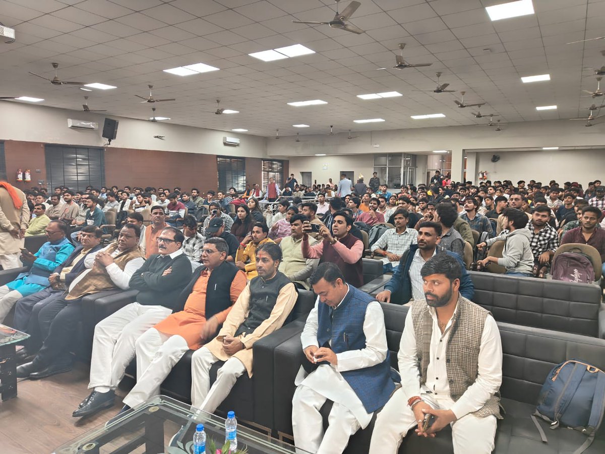 RPSINGHBJPMTR's tweet photo. आत्मनिर्भर भारत.....

हर घर स्वदेशी घर घर स्वदेशी....

आज GLA विश्वविद्यालय में आदरणीय श्री अरुण सिंह जी राष्ट्रीय महामंत्री जी का मार्गदर्शन प्राप्त हुआ....

#MYogiAdityanath 
#NarendraModi 
#hemamalini 
#dmMathura 
#SantoshSingh 
#Blsanthosh 
#idharampalsingh 
#YPSingh https://t.co/GaVx12lc2v