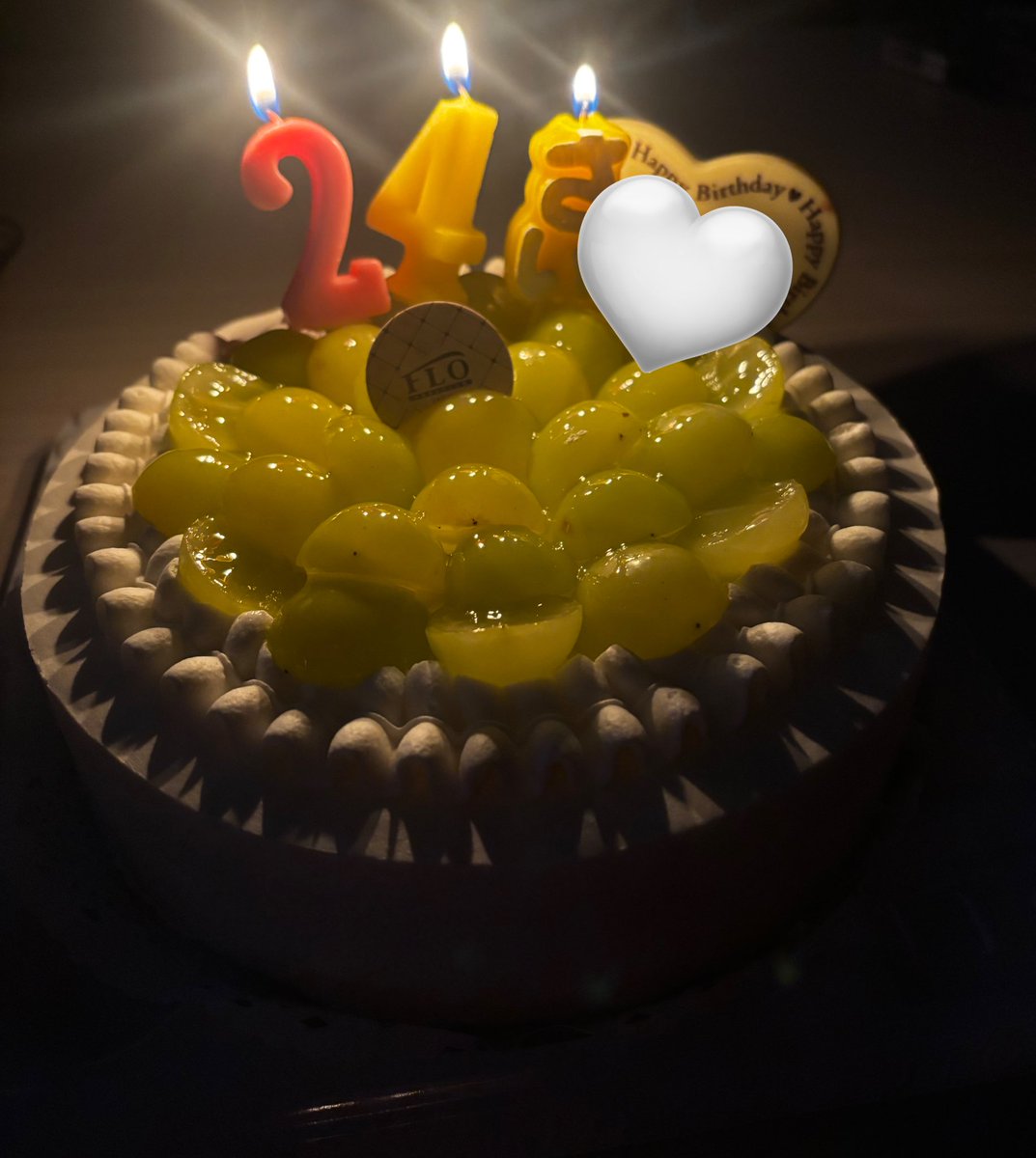 24歳になりました〜
たくさんのおめでとうをありがとうございます！
こんな私ですが、これからも仲良くしてくださいっ⸜🙌🏻⸝‍