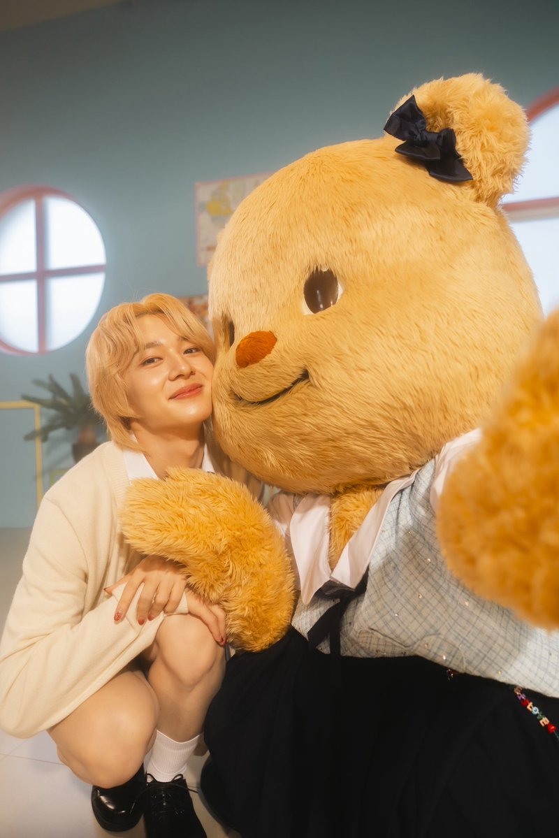 DMDMusicTH's tweet image. ขอขอบคุณ “น้องเนย” @Butterbear_th ที่ให้เกียรติชวน “นุนิว” @CwrNew ได้มาร่วมงานกันในเพลง ‘จดชื่อ (Naughty List)’ด้วยนะคะ 🫶🏻

‘จดชื่อ (Naughty List)’ FEAT. NuNew  รับชม Official MV ได้แล้วตอนนี้! 📝💞✨
🎥 : youtu.be/md42YHU29pw

BUTTERBEAR X NUNEW
#น้องเนยจดชื่อพี่นุนิว…