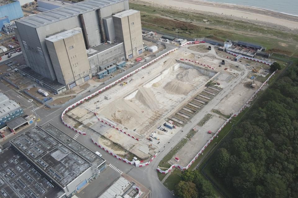 ThisWeekinFM's tweet image. Over 15,000 tonnes of concrete from the decommissioned nuclear site Sizewell A will be reused in the construction of the new Sizewell C power station

Read more ➡️ buff.ly/WfefR2V 

#FM #FacMan #FacilitiesManagement