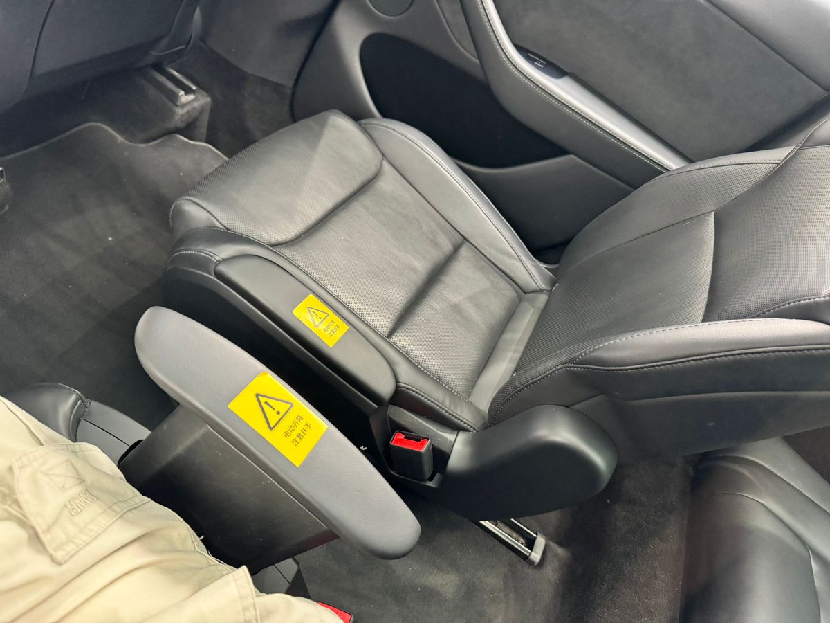 Our Club President <a href="/WarrenWhyteUK/">Warren Whyte</a> has just visited China and spent some time with the MYL.  We need this car in the UK in RHD please <a href="/tesla_uk/">Tesla UK</a> <a href="/larsmoravy/">Lars</a>