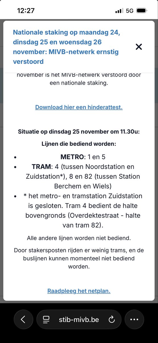 GeertLangenus's tweet image. Stakersposten verhinderen blijkbaar dat er trams en bussen rijden in Brussel en houden werkwillige chauffeurs tegen. Hoe zat dat ook weer met de minimale dienstverlening (die er gisteren wel deels was)? Wie laat dit gebeuren?
