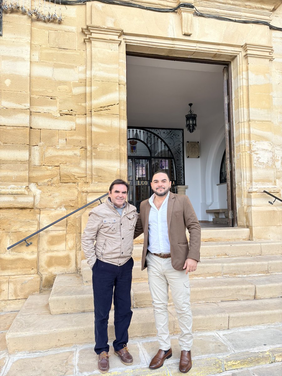 Un placer visitar Porcuna de la mano de su alcalde <a href="/MiguelALorente/">Miguel Moreno Lorente</a> . 

💪🏼 Miguel es un verdadero ejemplo de que, con trabajo, honestidad y cercanía, se pueden transformar los pueblos y mejorar la vida de la gente. Lo lleva demostrando mucho tiempo, como hemos podido ver estos