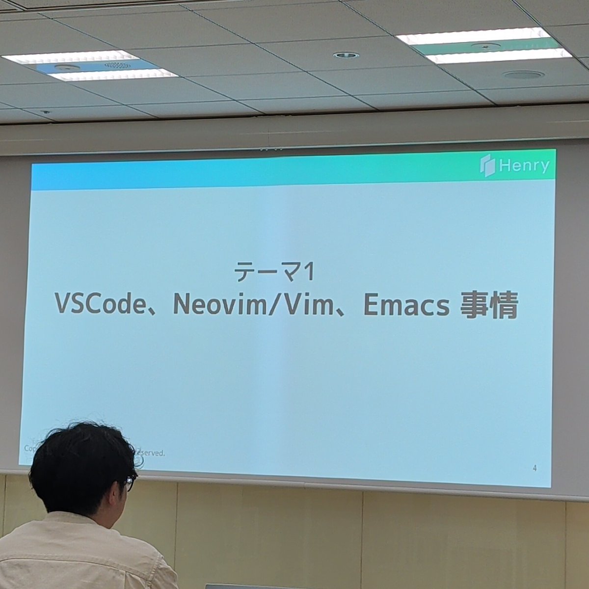 TaskKAWAHARA's tweet photo. Kotlinで結ばれる停戦協定 #KotlinFest_SSK https://t.co/BmnsPj67zo