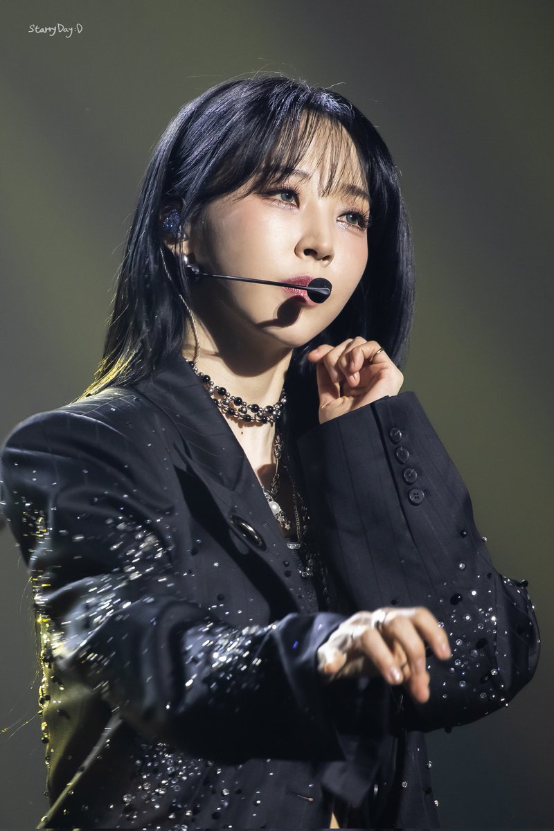 StarryDay1222's tweet photo. 25.11.22 문별 CONCERT TOUR
[MUSEUM : village of eternal glow]

#MAMAMOO #MOONBYUL #마마무 #문별 https://t.co/BIxKO6MaYv