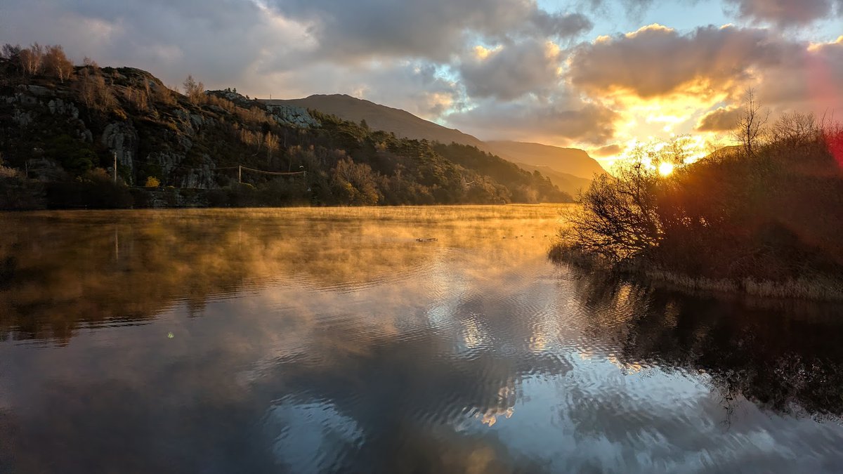 Lovely frosty morning, took this photo on my bike ride to work 🤩 #Eryri #LlynPadarn