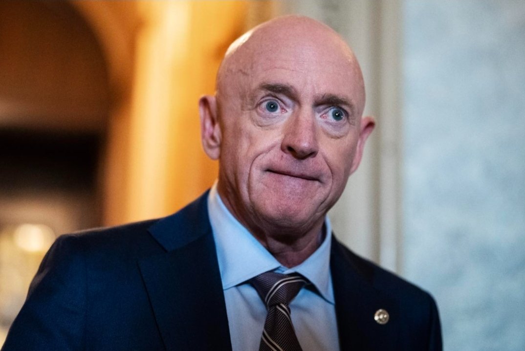 pr0ud_americans's tweet image. 🚨BREAKING: Ex-Navy SEAL hero Robert O&apos;Neill boldly calls out Sen. Mark Kelly for sedition, slamming his reckless video urging troops to defy presidential orders—proof of Kelly&apos;s unhinged disrespect for PresidentTrump! O&apos;Neill, a true patriot with a storied SEAL legacy, defends…