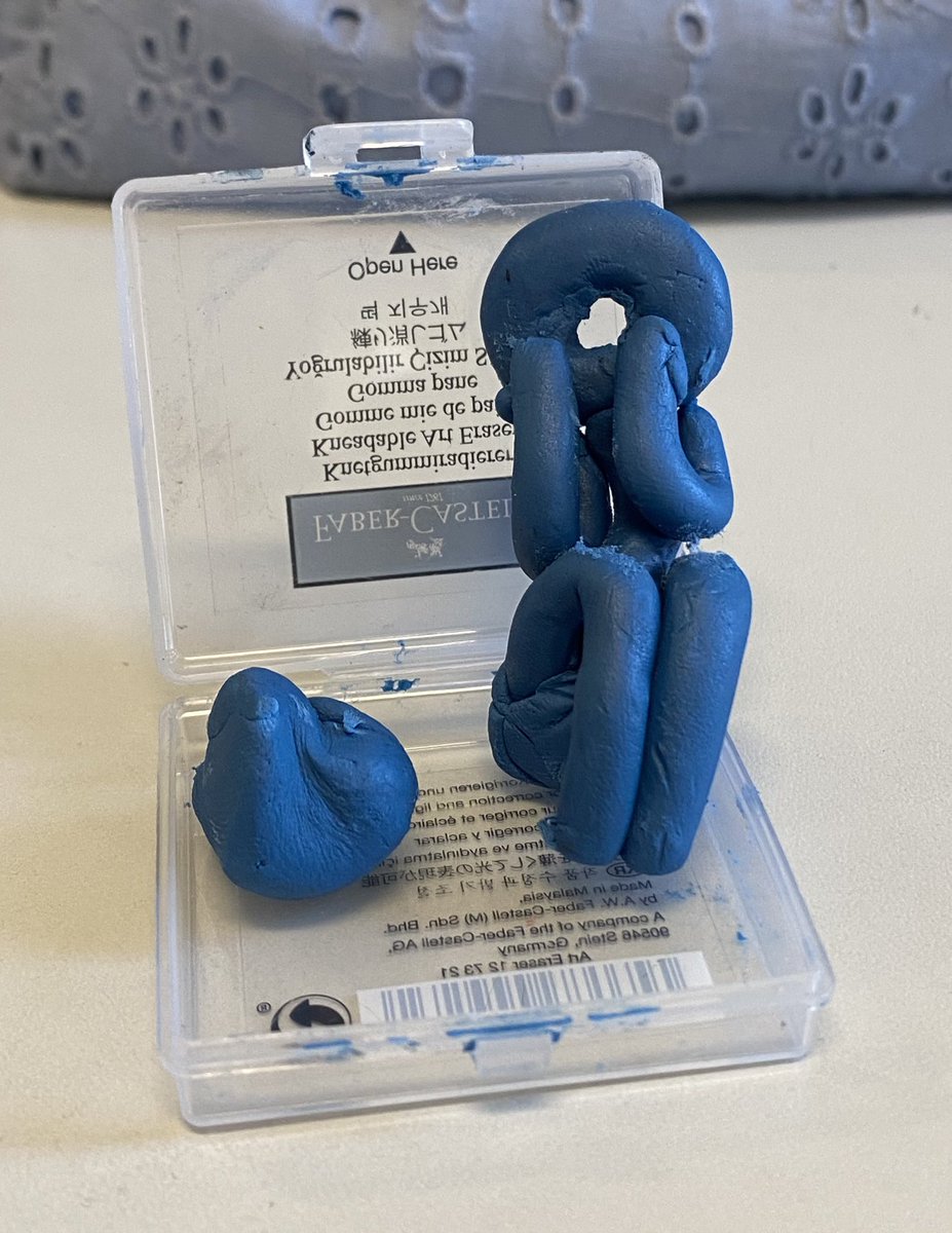 ShineTheRobot's tweet image. GANG LOOK WHAT DID MY FRIEND DO!! She did TSC I’m gonna cry😭 so cuteee she added his earring tooo aawww🩷😭
#alanbecker