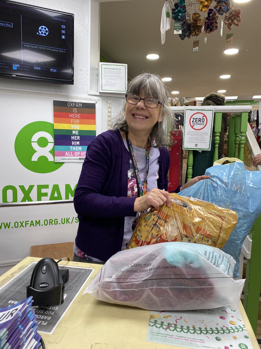 OxfamHexham's tweet image. Bags delivered ..Big smile from Amanda  Lots of Christmas cheer here at #Oxfam #Hexham