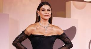 FvdMosselaar's tweet image. Deze failliete naaister Olcay Gulsen (schuld van 13 miljoen) zat gisteravond aan tafel bij Paul&amp;amp;deWit. Ze had zoals gewoonlijk het hoogste woord. Nou is dat niet zo erg ware het niet dat haar woorden haar dommigheid illustreerden. Ze werd daardoor oa door VI aan de kant gezet.