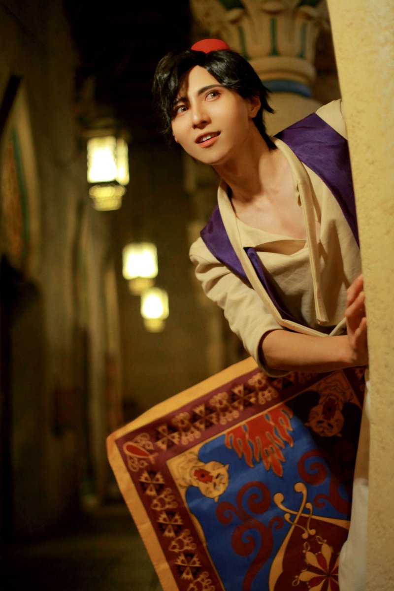 Roraion's tweet image. 魔法の絨毯と🕌探検してきた😏🧞‍♂️

#Dハロ仮装
#アラジンスクリーンデビュー