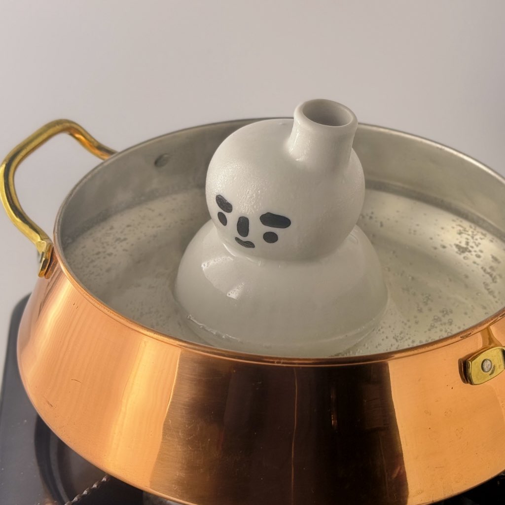 【美濃焼 雪だるま酒器セット】
とってもめんこい雪だるまちゃんの酒器セットが今年も登場！
お鍋で燗つけするとめちゃんこかわいいのです。

お酒を飲まない方も「めんつゆ入れ」などに使うとご家族で楽しめます。