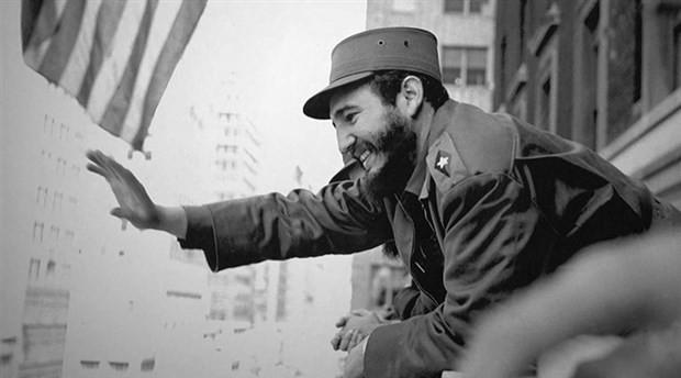 tkpninsesi's tweet image. Küba Devrimi’nin büyük lideri Fidel Castro’yu ölümünün dokuzuncu yılında saygıyla anıyor ve Küba halkına ve tüm insanlığa bıraktığı devrimci mirası selamlıyoruz. 

Fidel, 1950’lerde devrimci akıl ve cesaret, dış destekli çürümüş Batista diktatörlüğüne karşı yılmayan bir direnç ve…