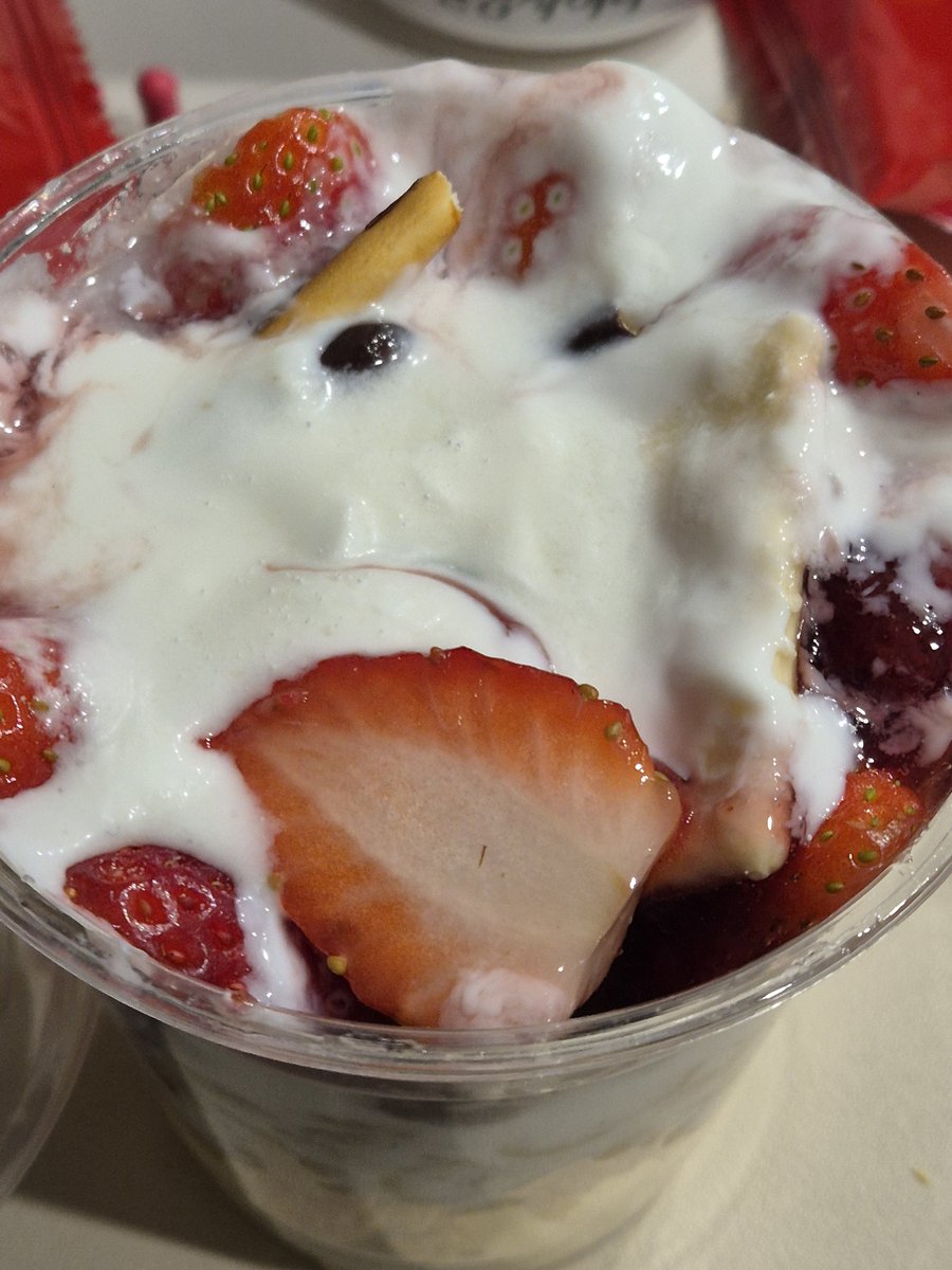 wonheehii's tweet photo. 파르페 창렬이라고 할라햇능데 생각보다 너무 맛잇고 ㄱㅊ음; 당황 https://t.co/ibLqnU5FG7