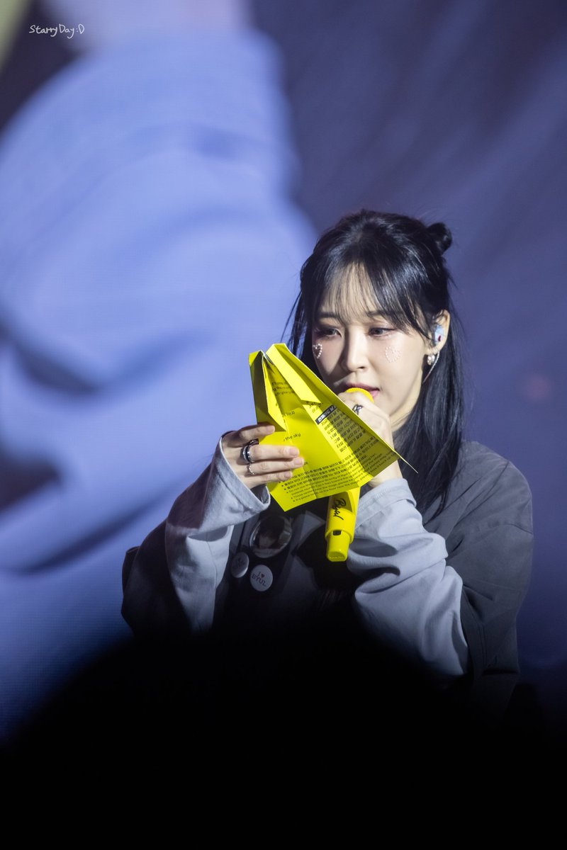 StarryDay1222's tweet photo. 25.11.22 문별 CONCERT TOUR
[MUSEUM : village of eternal glow]

#MAMAMOO #MOONBYUL #마마무 #문별 https://t.co/ccxVpvDGPR