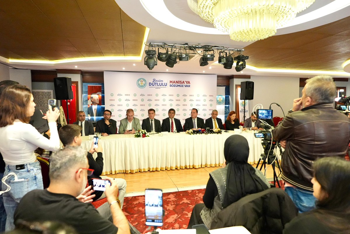 besimecz's tweet image. Şehrimizin yönetimi ve geleceği adına yürüttüğümüz çalışmaları paylaşmak üzere, aylık basın buluşmamızı gerçekleştirdik.

Manisa&apos;mızın yerel ve ulusal basın temsilcileriyle bir araya geldik. Toplantımızda hayata geçirdiğimiz çalışmalarımızı, yeni dönem projelerimizi ve…