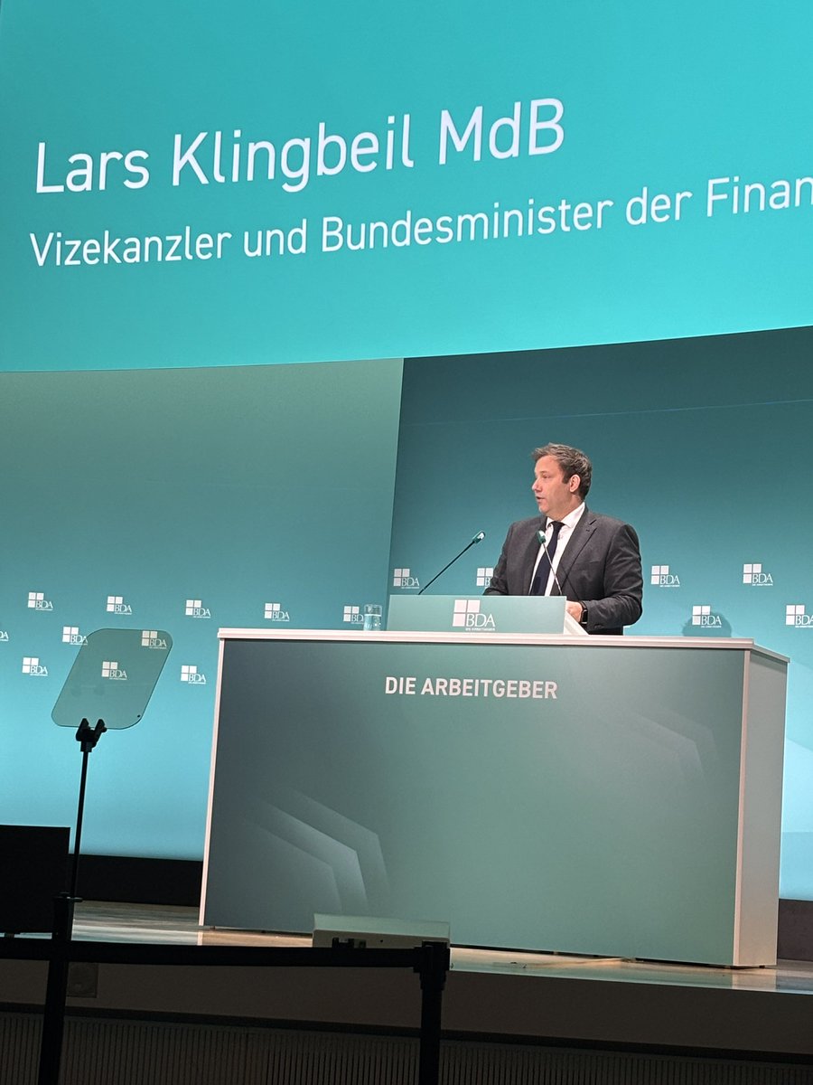 MichaelBroecker's tweet photo. „Ich weiß, dass wir Reformen brauchen. Der Status Quo ist unser Gegner. Wir haben einen Dissens, wie genau diese Reformen aussehen.“ Tja, wird Zeit, dass ⚫️🛑 das auflöst. #DAT2025 https://t.co/JlWRmASTQi