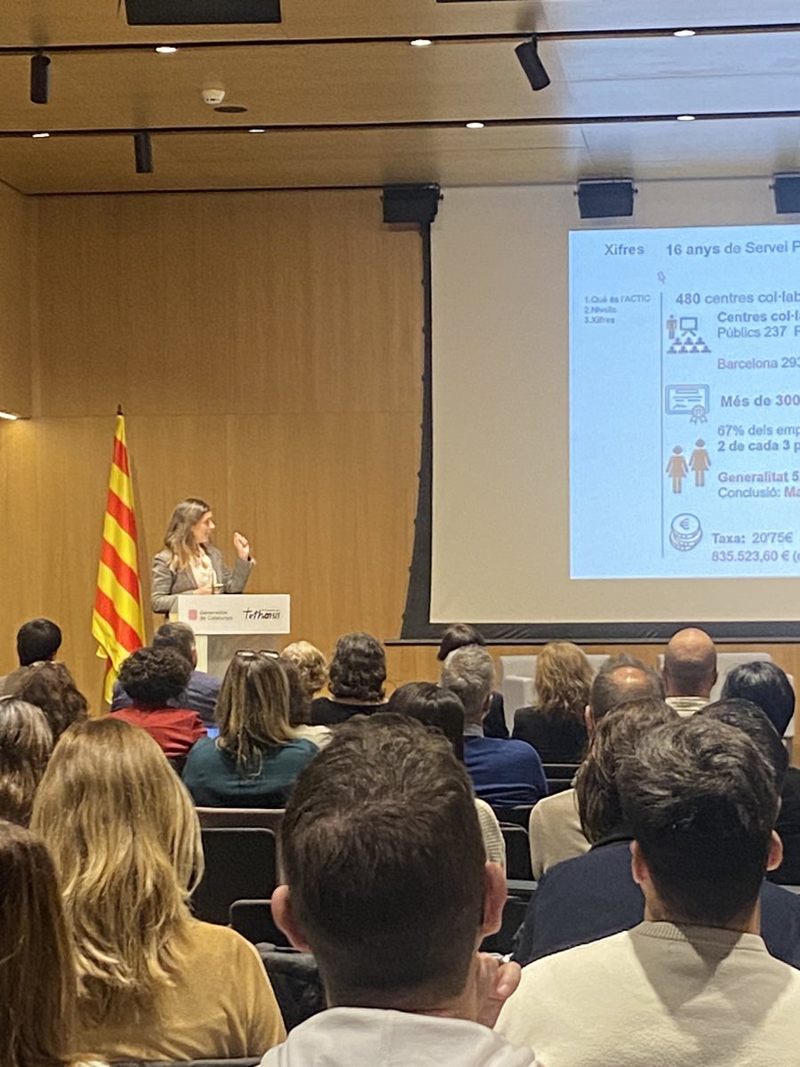 tic's tweet image. 📌 Participem en la jornada 'La capacitació digital dels empleats públics', organitzada per @gencatdigital.

🗣️La DG @sruizon hi ha parlat de l'@actic_cat, l'acreditació de competències #TIC impulsada pel @govern per promoure la formació i la capacitació en competències digitals.