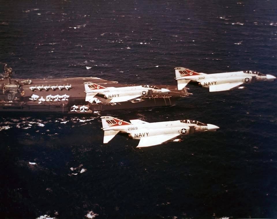 CcibChris's tweet image. US Navy World famous Tophatters and the USS John F Kennedy (CV67) two legends.
  credit F4 site
