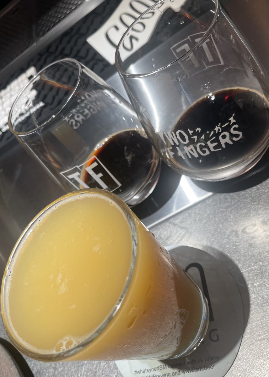 taskits2's tweet image. お姉ちゃんズ、麻央くん、池袋戻ってきて倉本さんのPさんとおビールだよ…移転後に来るのは初めてだね… #初星学園ぬいぬい部