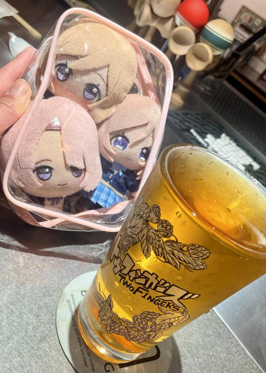 taskits2's tweet image. お姉ちゃんズ、麻央くん、池袋戻ってきて倉本さんのPさんとおビールだよ…移転後に来るのは初めてだね… #初星学園ぬいぬい部