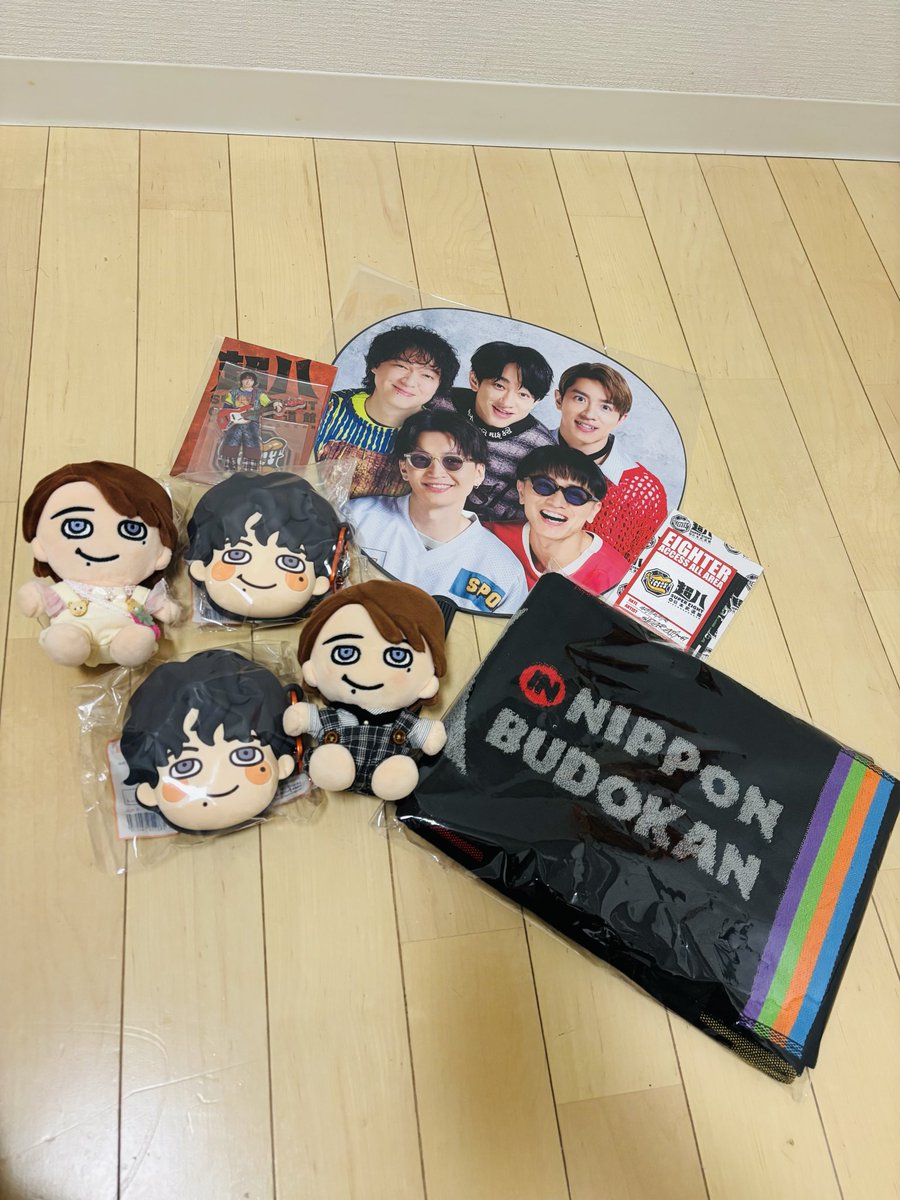グッズ買ってきた〜😆 基本1個ずつしか買わないんだけど、コインケース可愛すぎて2個買っちゃったから、コインケースに入れるお金がありません🙂‍↕️笑  そして多分追加購入するでしょう😏 #超八_in_日本武道館 #SUPEREIGHT