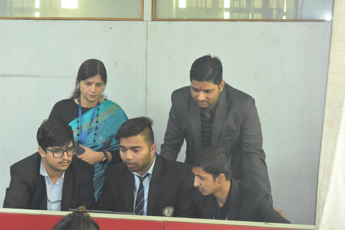 HackIndiaXYZ's tweet image. On-ground, sleeves rolled up and fully locked in, the HackIndia team was right there with every builder, unblocking, guiding, and pushing projects to the finish line. This is what real community looks like. Pre-HackIndia wasn’t just an event, it was execution, energy, and…