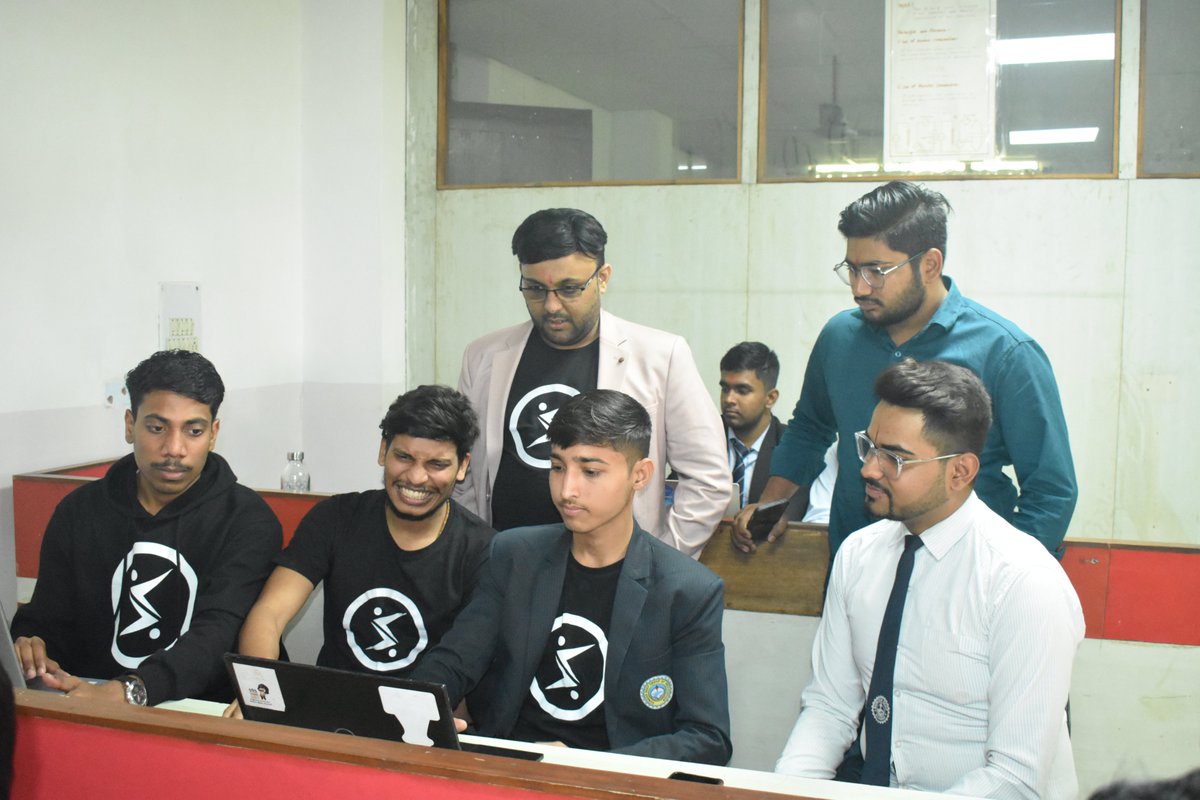 HackIndiaXYZ's tweet image. On-ground, sleeves rolled up and fully locked in, the HackIndia team was right there with every builder, unblocking, guiding, and pushing projects to the finish line. This is what real community looks like. Pre-HackIndia wasn’t just an event, it was execution, energy, and…