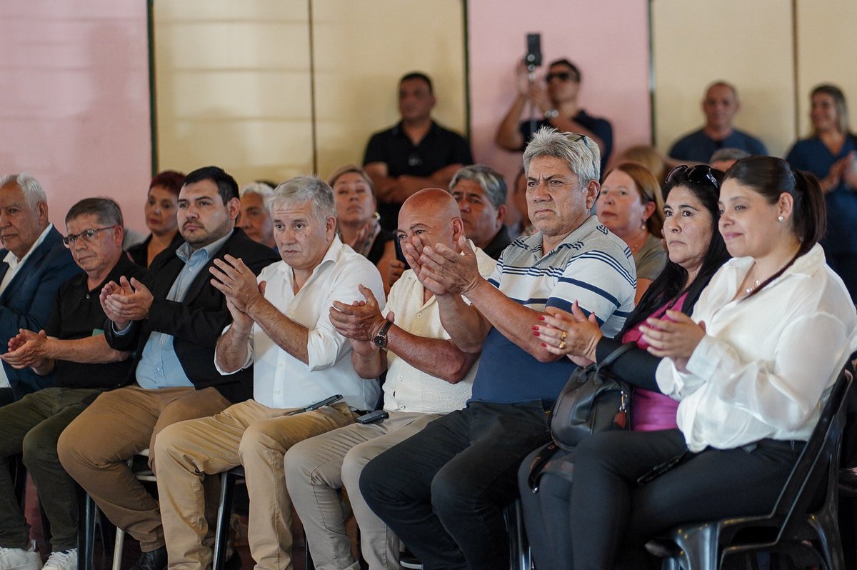 gobdecordoba's tweet image. 👏🏼 El gobernador @MartinLlaryora visitó la localidad de #VillaSarmiento y anunció la construcción de un puente vado que conectará a esa localidad del departamento #SanAlberto con #VillaDolores.

🚧👷 Esta #obra es clave para mejorar la transitabilidad y #seguridad de la zona,