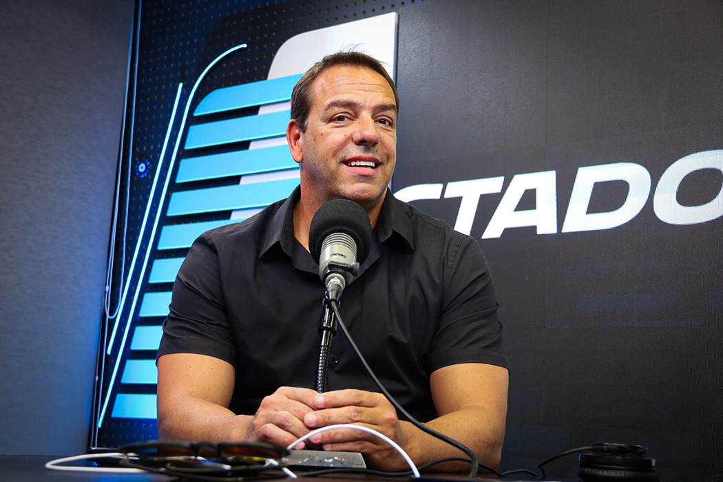 🗣 "El domingo vamos a hacer historia en el Parque Central"

➡ Ignacio Ruglio en @elespectadoruy

📻 810 AM · 92.5 FM
▶️ youtube.com/watch?v=bVhIzB…