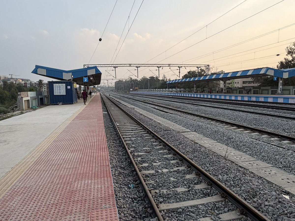 shaamblr's tweet photo. @NatarajanYDM4 - WAP7 getting decked up for speed trail at Belandur :)

@ChristinMP_ @ever_pessimist @naveenmzs @Suchithkidiyoor https://t.co/E5mGlxKtRr