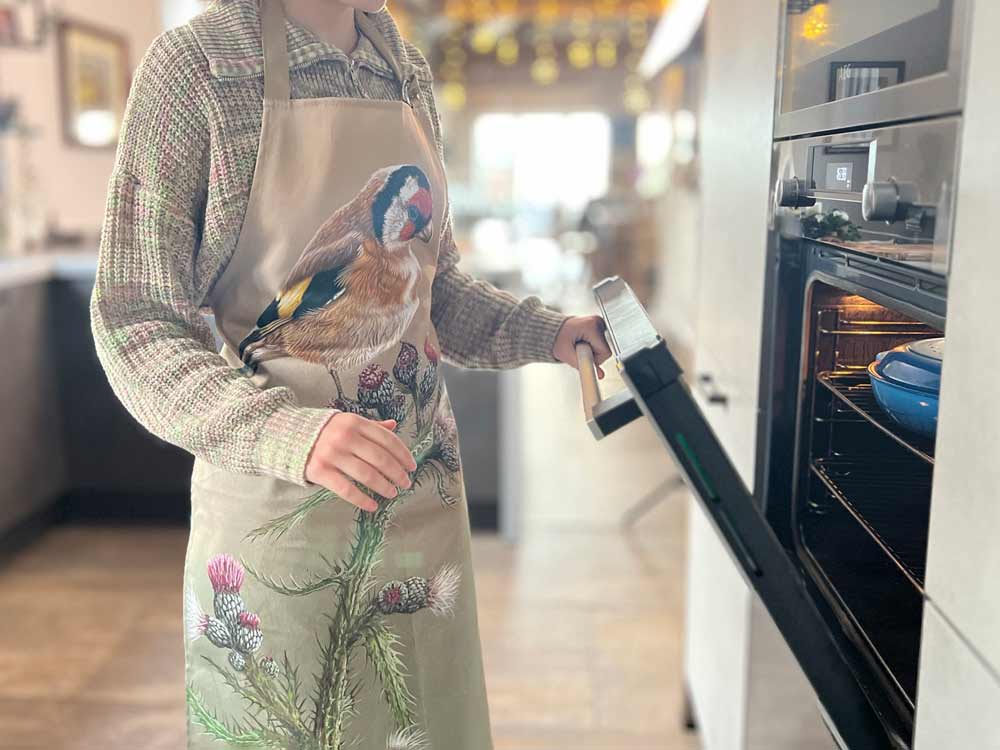 RobertEFuller's tweet image. Serve up in style with aprons and oven gloves featuring my wildlife paintings
👉robertefuller.com/collections/ap…