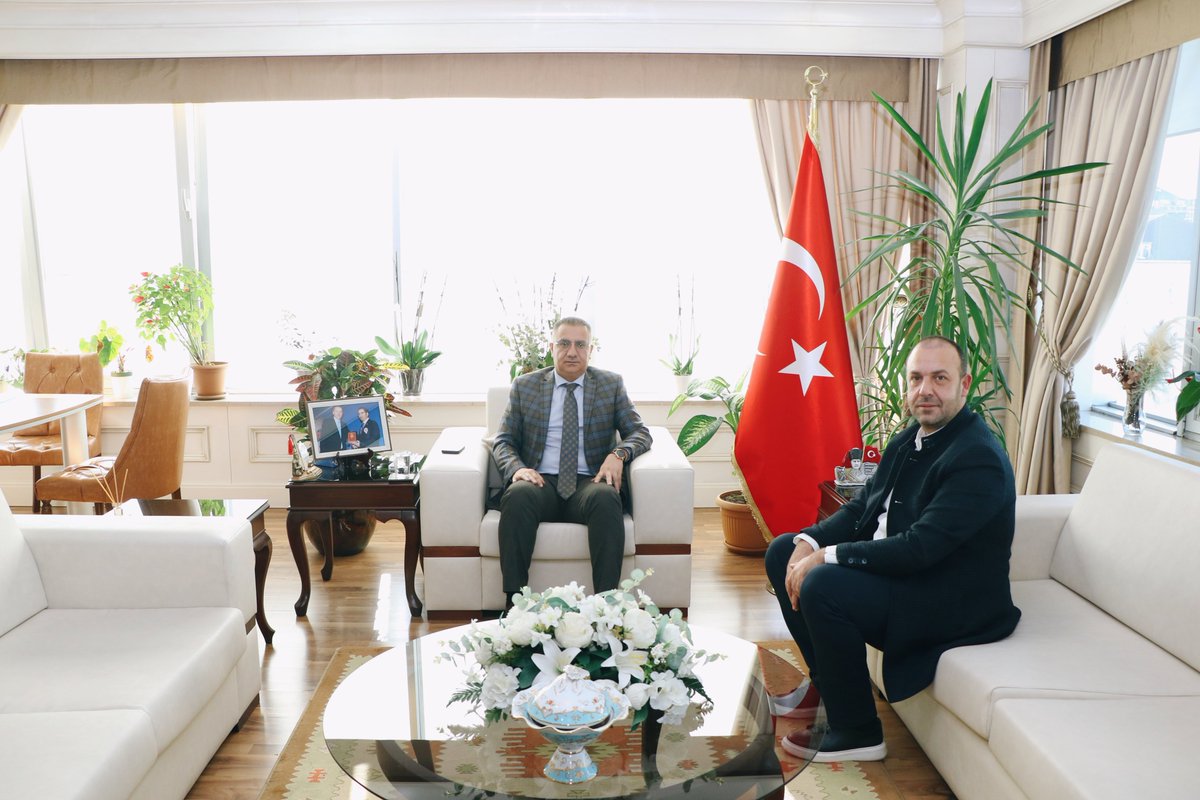 TC_sancaktepe's tweet image. İş insanı Bülent Bozkurt, Kaymakamımız @naifyavuz&apos;u ziyaret etti.

Ziyarette, ilçedeki iş ve istihdam olanakları, ekonomik gelişmeler ile kamu–özel sektör iş birliği çerçevesinde yürütülebilecek çalışmalar değerlendirildi.