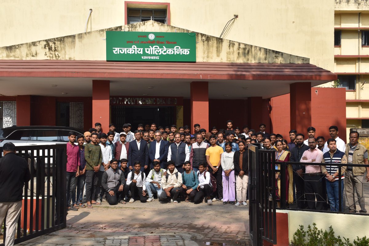 CIMFR_CSIR's tweet image. CSIR-CIMFR inaugurated 3-day Skill Development Program (25–27 Nov 2025) at Govt. Polytechnic Dhanbad on “Microcontroller-based Programming &amp;amp; Interfacing on Arduino Uno and Related Platforms” with 58 enthusiastic EE students!
#SkillDevelopment #Arduino #EmbeddedSystems #IoT