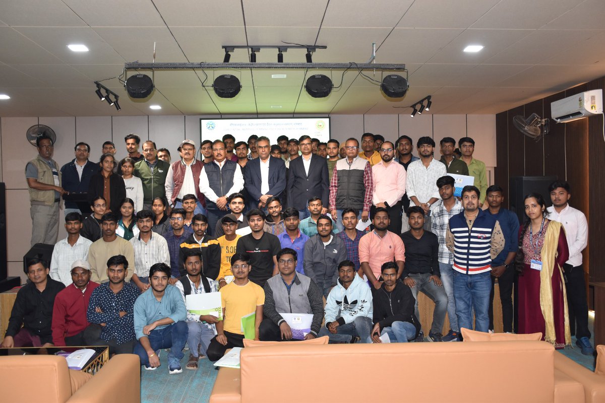 CIMFR_CSIR's tweet image. CSIR-CIMFR inaugurated 3-day Skill Development Program (25–27 Nov 2025) at Govt. Polytechnic Dhanbad on “Microcontroller-based Programming &amp;amp; Interfacing on Arduino Uno and Related Platforms” with 58 enthusiastic EE students!
#SkillDevelopment #Arduino #EmbeddedSystems #IoT