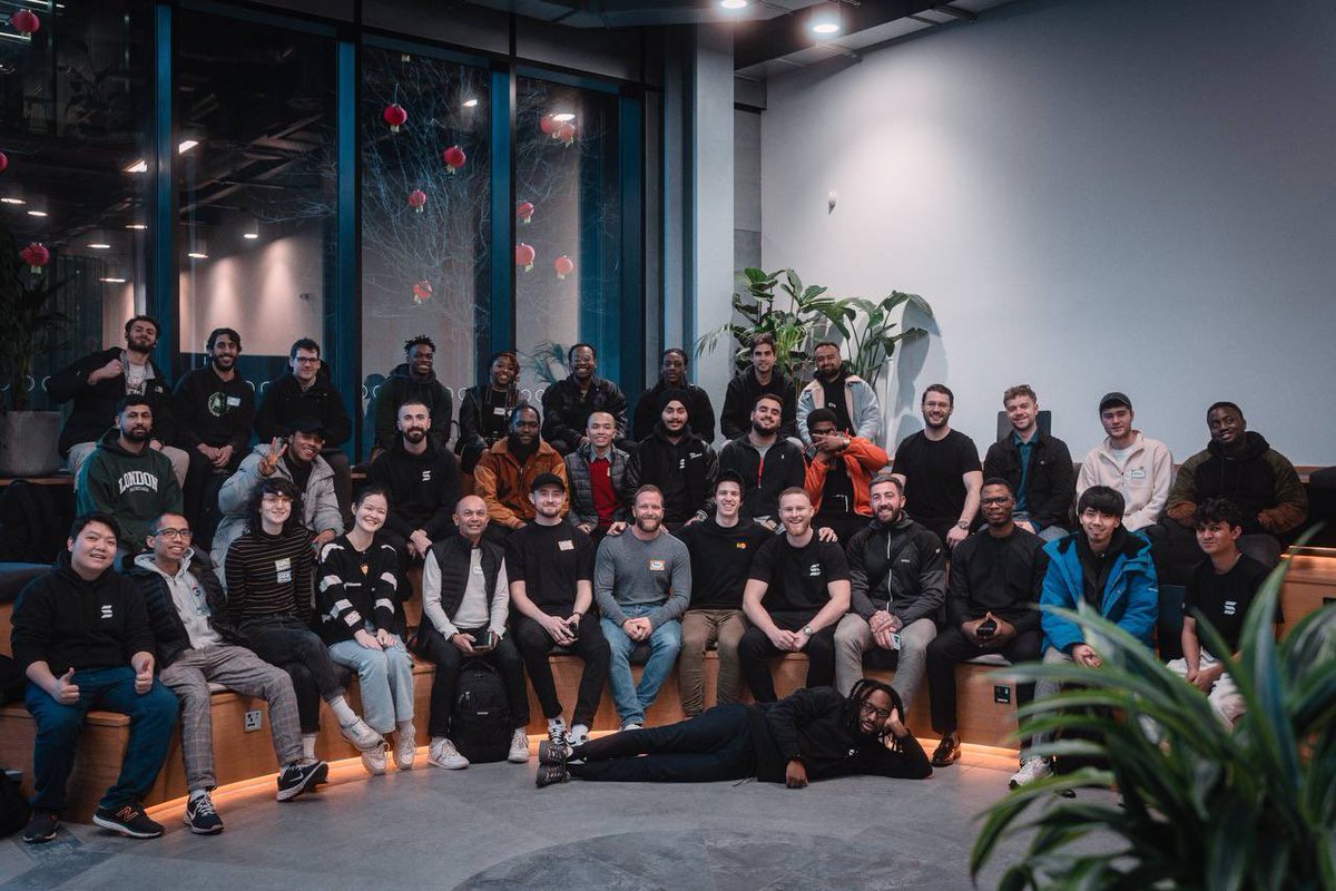 SuperteamUK's tweet image. GM Manchester, first stop on the road to @SolanaConf

Looking forward to supporting @mancweb3 again tonight, who’s joining us?