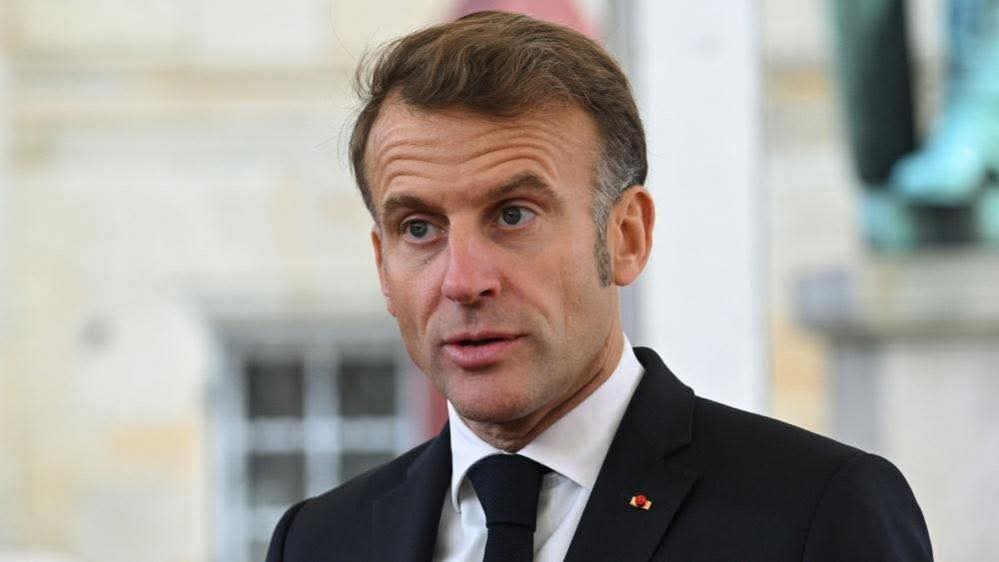 NawaalAweys0's tweet photo. 🔴🚨 BREAKING: French President Emmanuel Macron announces that troops from UK, France, and Turkey will deploy to Ukraine as security guarantors in Kyiv and Odesa once the war ends. Operation will be government-led, not under NATO.
#Ukraine #Macron #SecurityMission #BreakingNews https://t.co/5Jxa0RE4u7