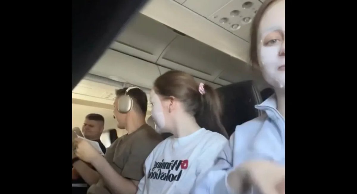 MarktheSpaman's tweet image. Two women started a mid-flight &quot;spa day&quot;—and the seatmates&apos; reaction is going viral ~ creators.yahoo.com/lifestyle/stor… via @Yahoo #spaday