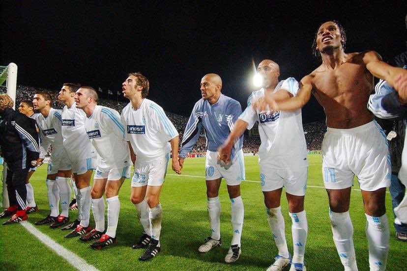La communion avec les supporters après la victoire contre Newcastle en 2004