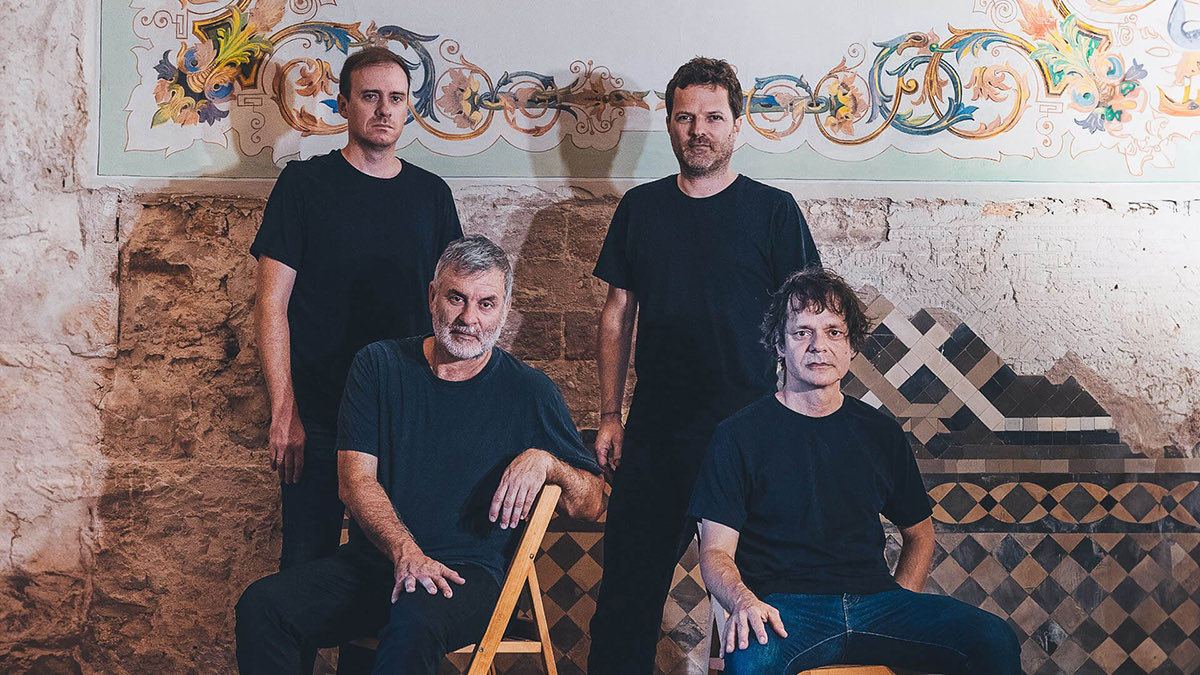 LA HABITACIÓN ROJA arrenquen la celebració del seu 30è aniversari amb una nova versió de “Los mejores años de nuestra vida” underground.cat/2025/11/19/la-…