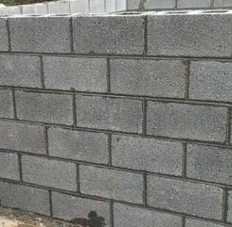 Layemie001's tweet image. Why is block (sandcrete blocks) being preferred to clay brick in African construction. Clay bricks is more cost effective, sustainable, and durable than blocks.