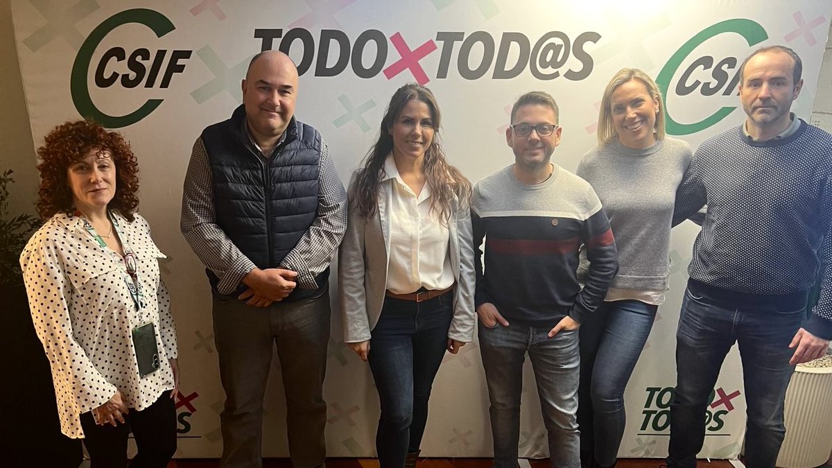 CSIFCV's tweet image. 📢 Hoy participamos de nuevo en las jornadas de Acción Sindical sobre &quot;La negociación Colectiva en las Administraciones Públicas&quot; organizadas por @CSIFNacional.

📸 La delegación valenciana junto a Encarna Abascal, secretaria nacional de Prevención de Riesgos Laborales.