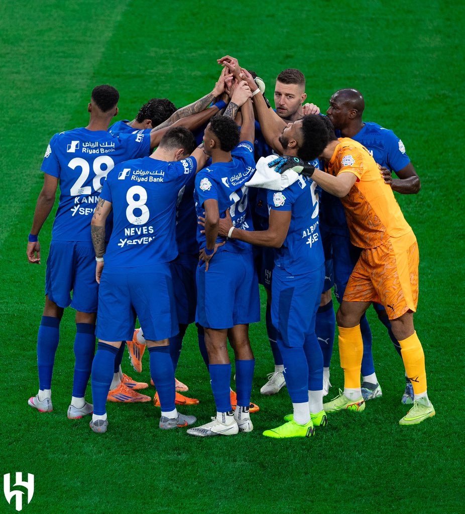 Mo1_hfc's tweet image. مساء الهلال
مساء ليالي آسيا
مساء الفوز وحسمّ التأهل بإذن الله 💙