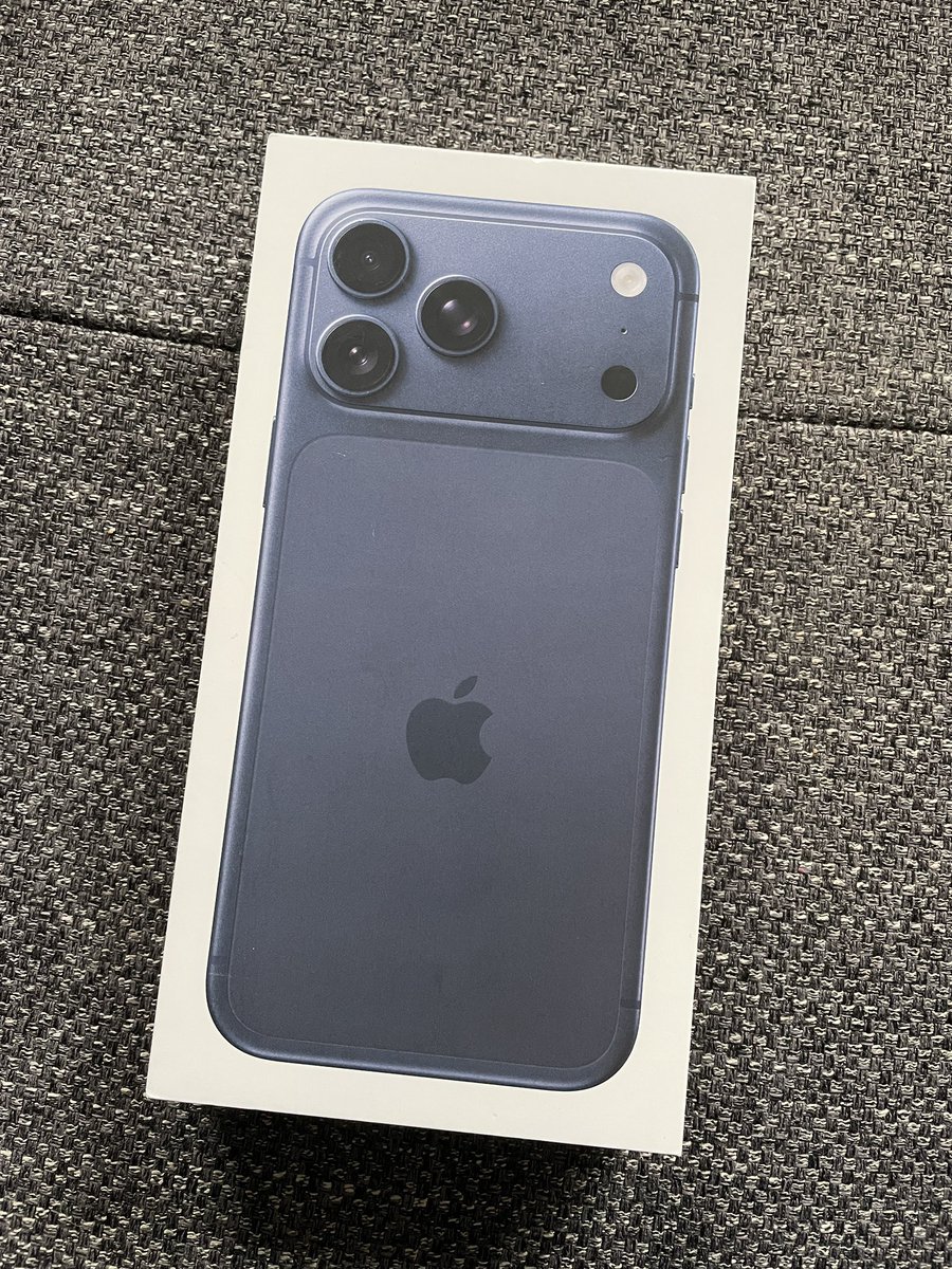 Krank zu Hause, gesehen dass Weihnachtsgeld drauf ist, bei Mediamarkt per UBER  bestellt. Ja, so geht’s doch einem schon viel besser 😁