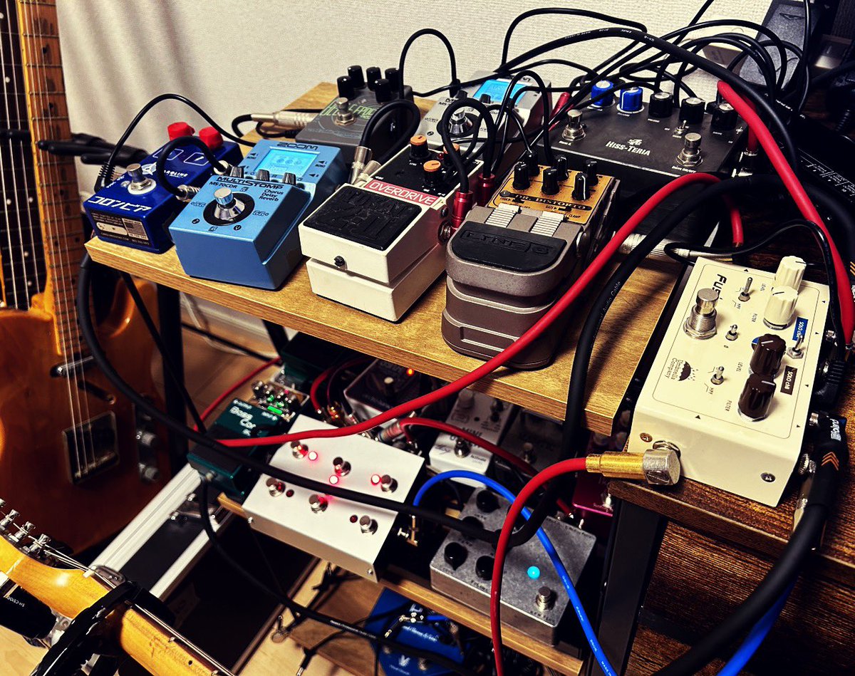 工場みたいなセットが出来た！ ここに映ってる全てがギターの