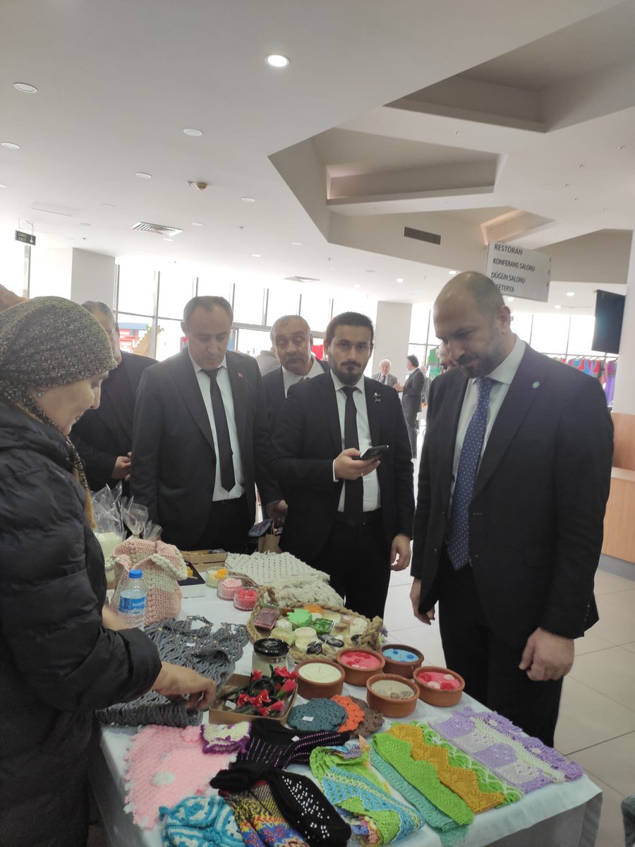 Çepni Boyu Derneği 'mizin ilk kermesini gerçekleştirdik.

Çepni Türkmen birliğini sağlama yolunda Türkmen Eğitim Kültür ve Araştırma Merkezi kurmak için ilkini gerçekleştirdiğimiz kermesimizi değerli katılımcılarımızla yaptık.

Çepni Boyu Derneği 'mizin kadın kollarının büyük