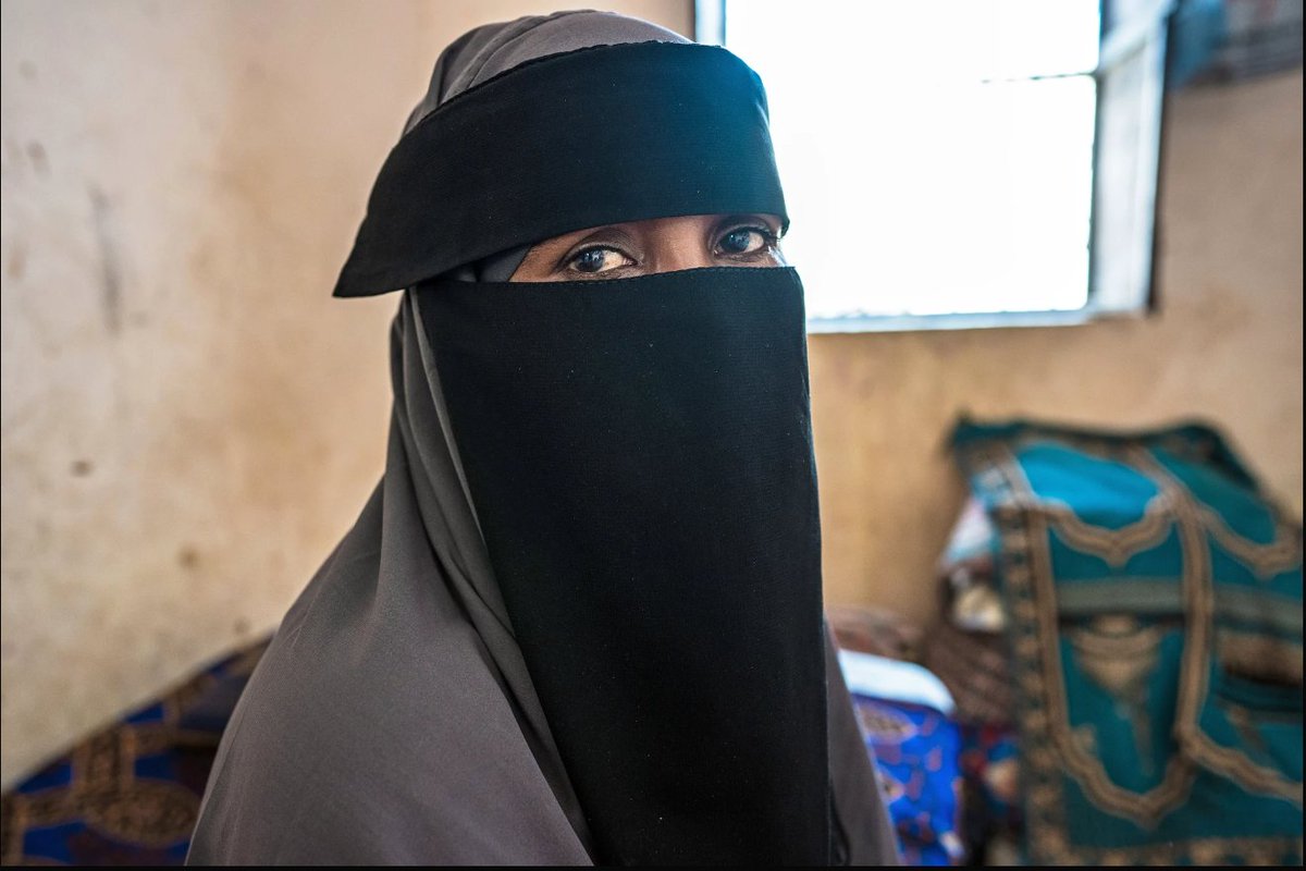 UNDPSomalia's tweet image. 𝐒𝐮𝐫𝐯𝐢𝐯𝐨𝐫𝐬 𝐰𝐡𝐨 𝐨𝐧𝐜𝐞 𝐥𝐢𝐯𝐞𝐝 𝐢𝐧 𝐬𝐢𝐥𝐞𝐧𝐜𝐞 𝐚𝐫𝐞 𝐧𝐨𝐰 𝐬𝐭𝐞𝐩𝐩𝐢𝐧𝐠 𝐟𝐨𝐫𝐰𝐚𝐫𝐝.

#UNDP Somalia’s community-led #GBV initiatives, such as Baahi-Koob Centers, are changing lives and mindsets.

This #16DaysOfActivism, we honor the voices that are…